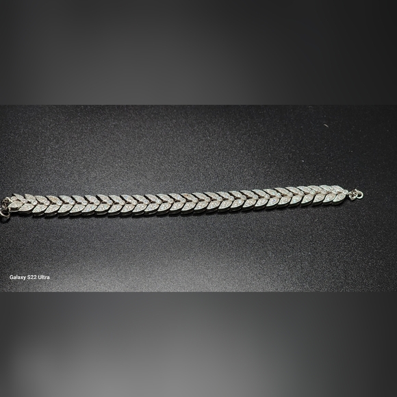 Elegant Italian Silver Leaf Bracelet - Picture 4 of 5